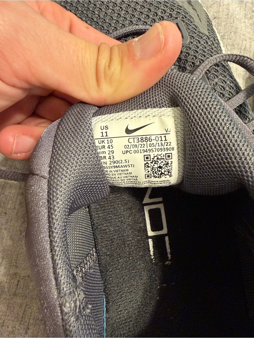 Nike Men's Gray Athletic Running Shoes